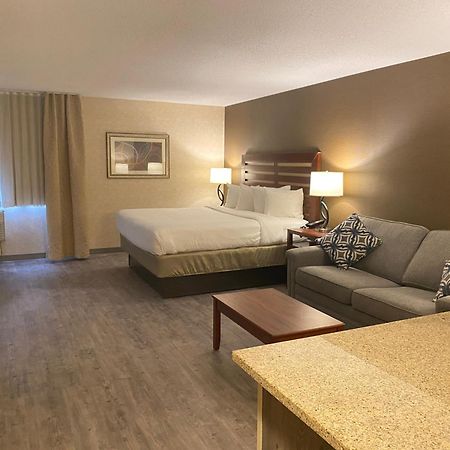 Wyndham Garden Grand Rapids Airport Hotel Exterior photo