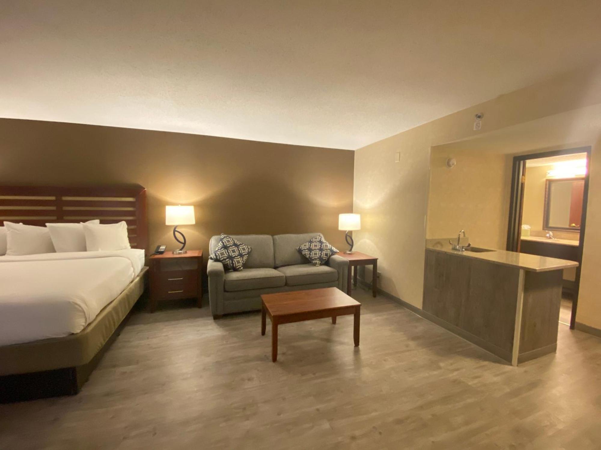 Wyndham Garden Grand Rapids Airport Hotel Exterior photo