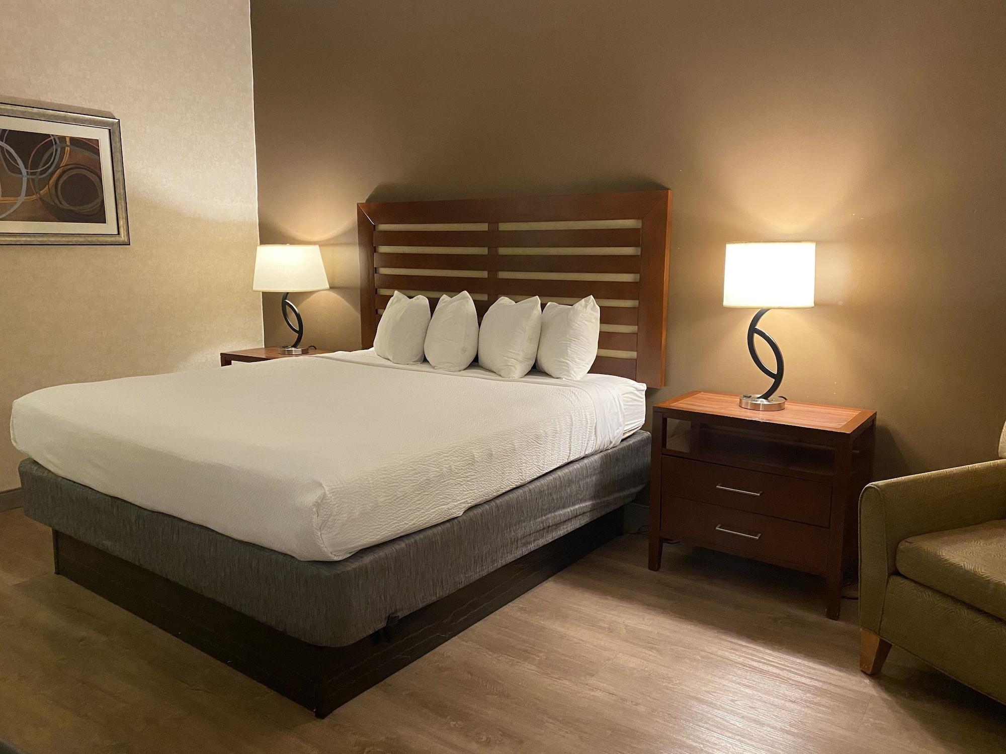 Wyndham Garden Grand Rapids Airport Hotel Exterior photo