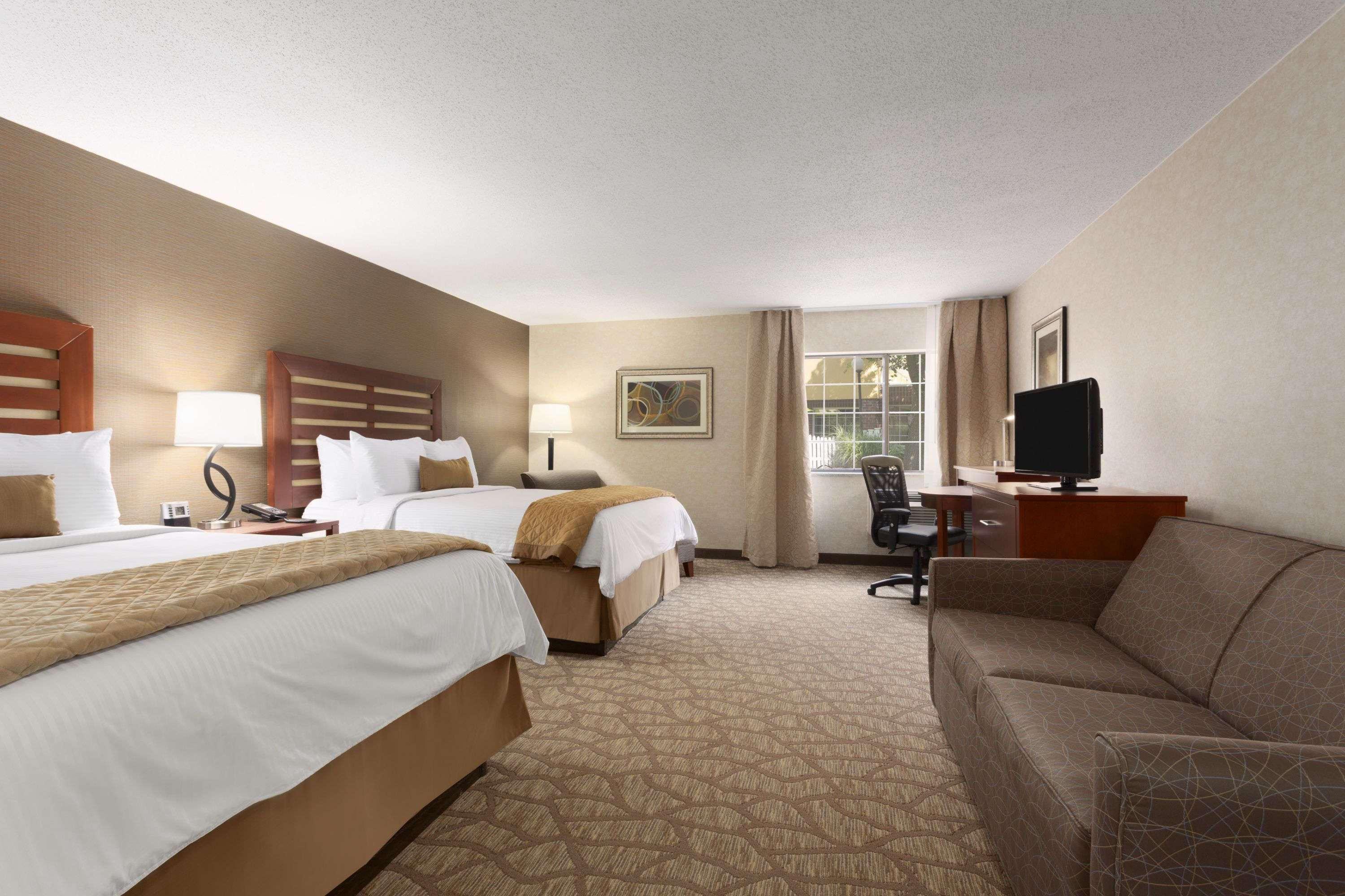 Wyndham Garden Grand Rapids Airport Hotel Exterior photo