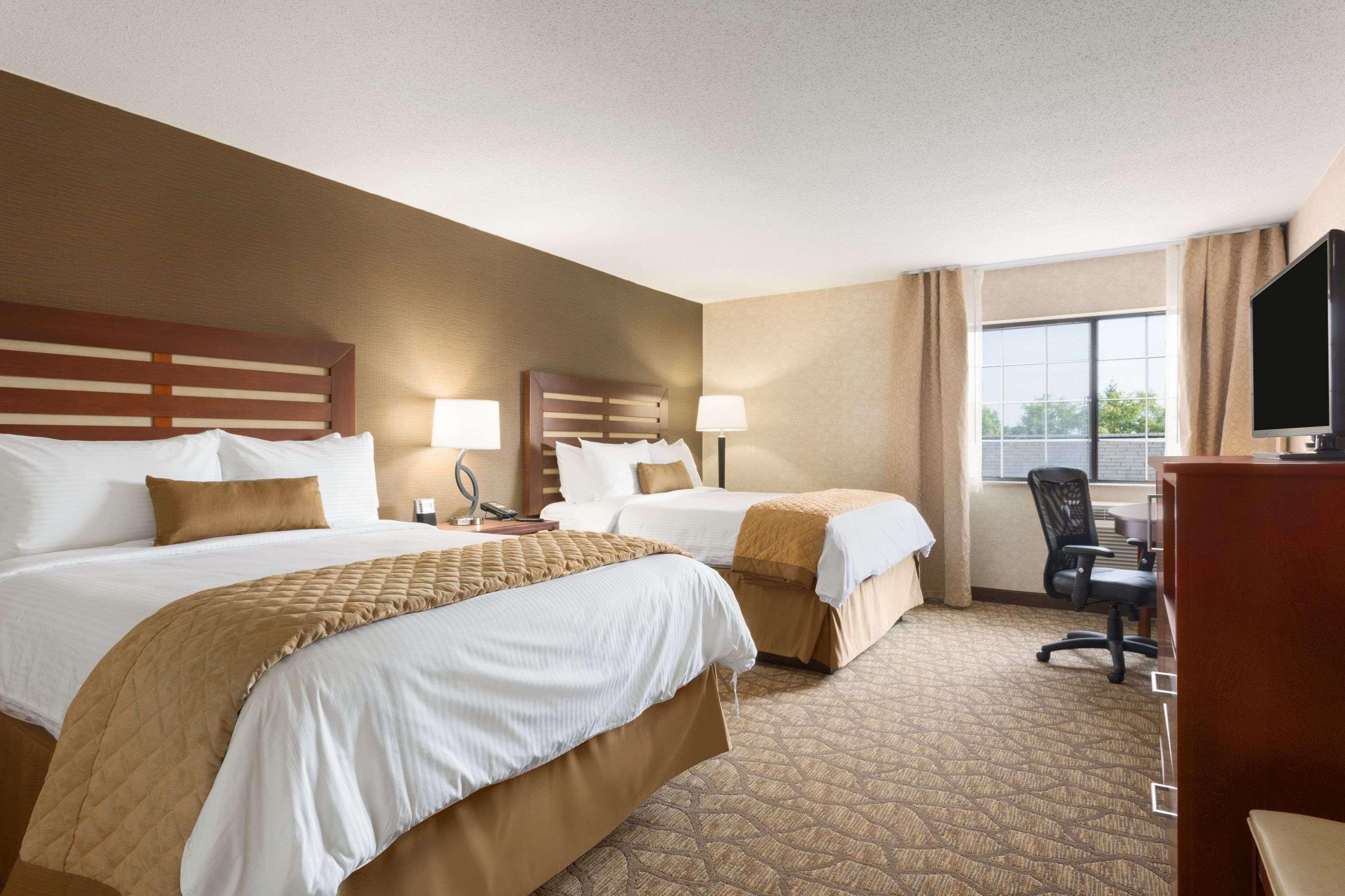 Wyndham Garden Grand Rapids Airport Hotel Exterior photo