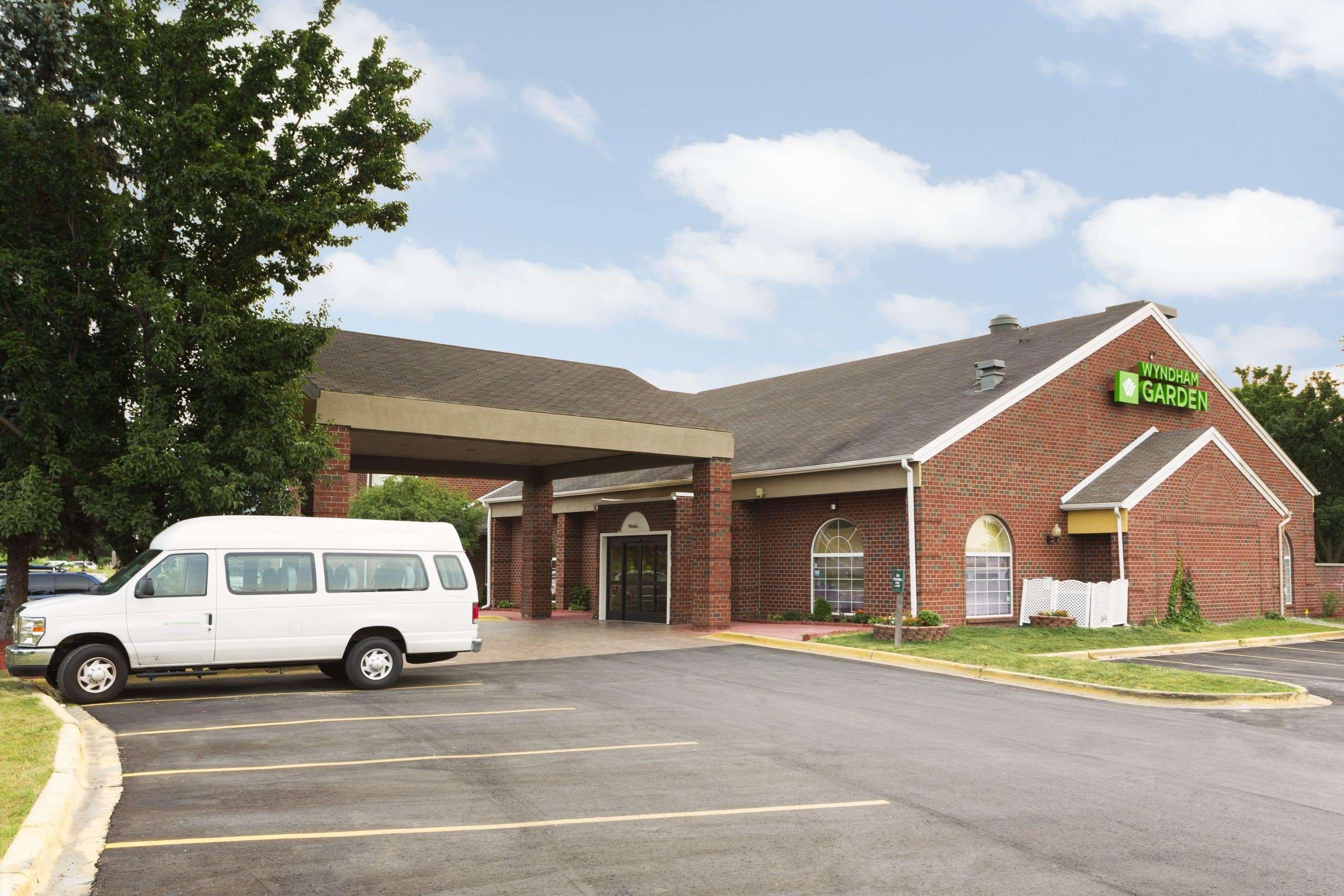 Wyndham Garden Grand Rapids Airport Hotel Exterior photo
