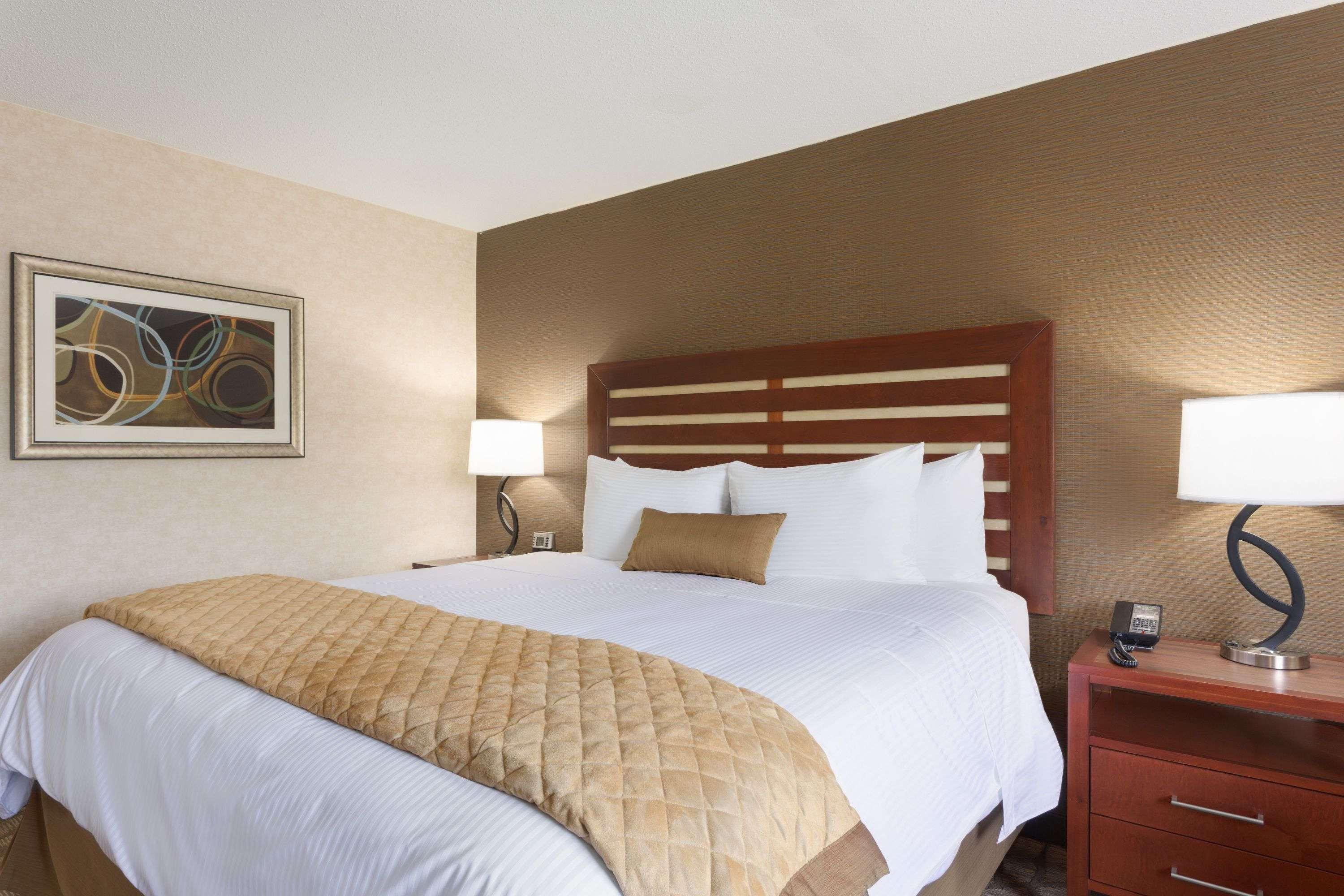 Wyndham Garden Grand Rapids Airport Hotel Exterior photo