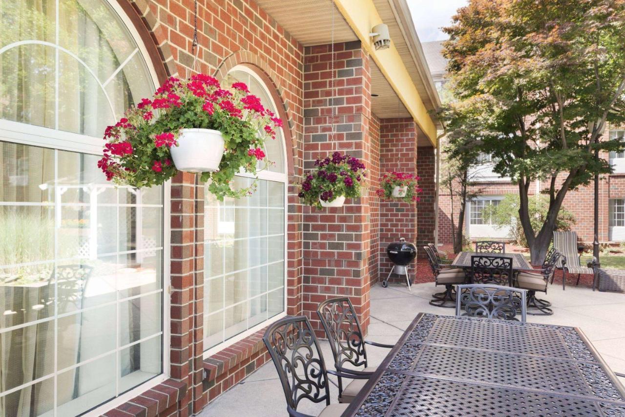 Wyndham Garden Grand Rapids Airport Hotel Exterior photo