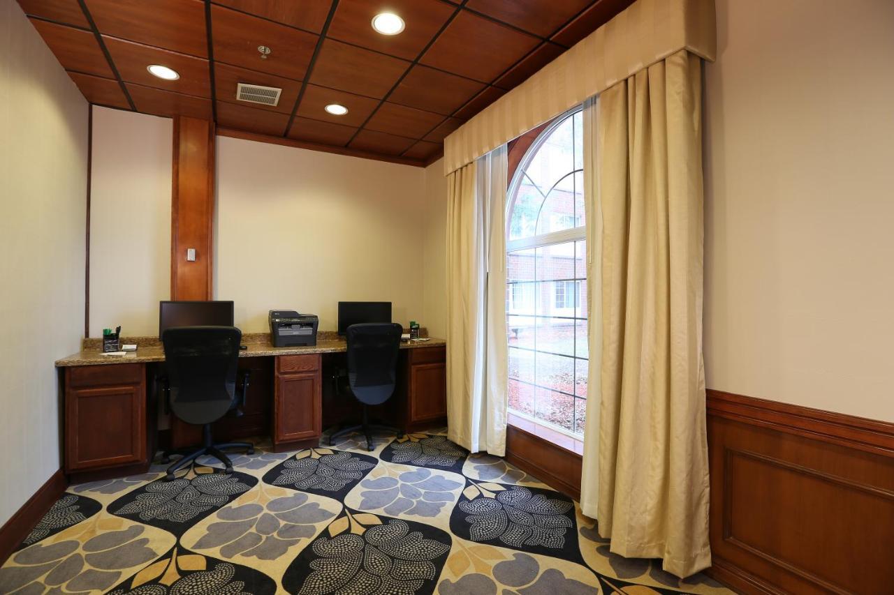 Wyndham Garden Grand Rapids Airport Hotel Exterior photo