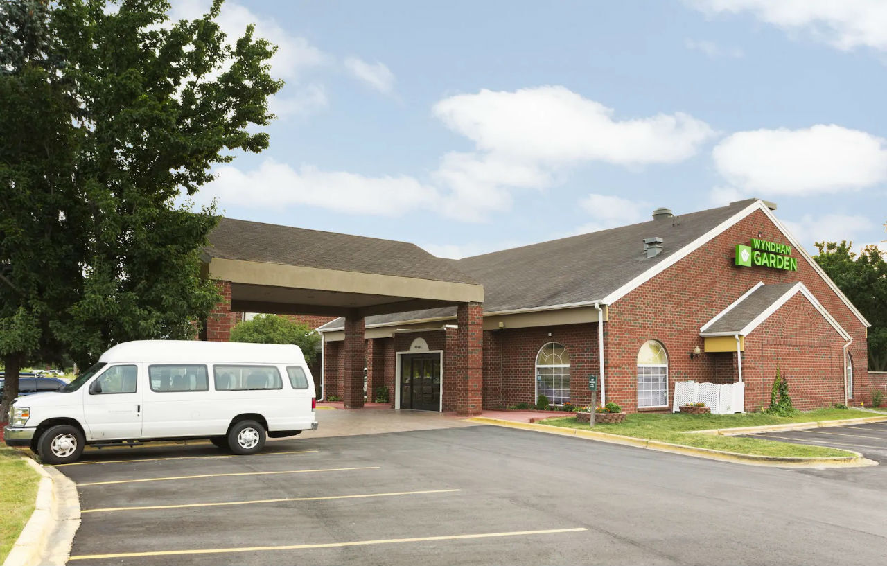 Wyndham Garden Grand Rapids Airport Hotel Exterior photo